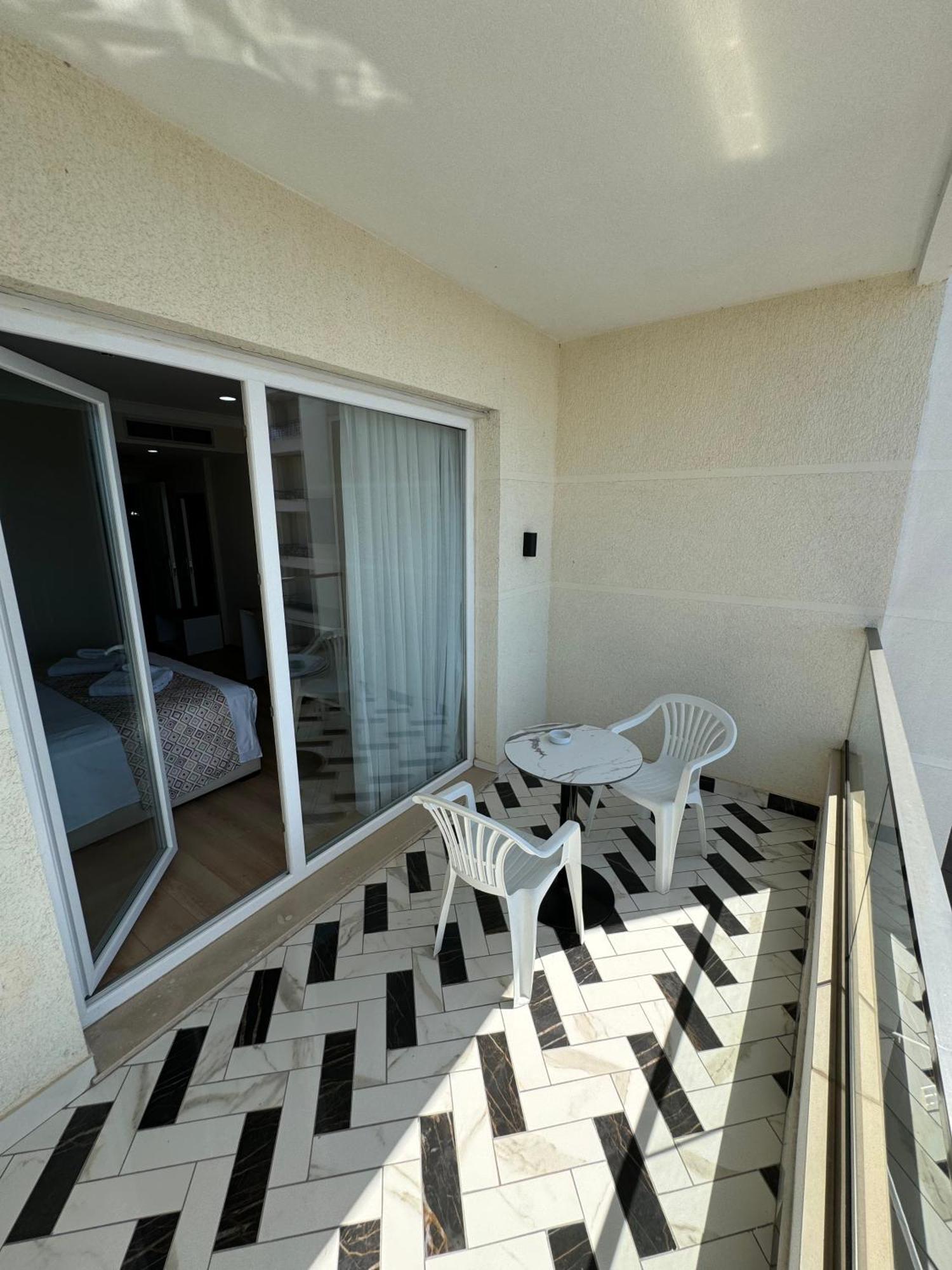 Hotel Britania Vlorë Habitación foto
