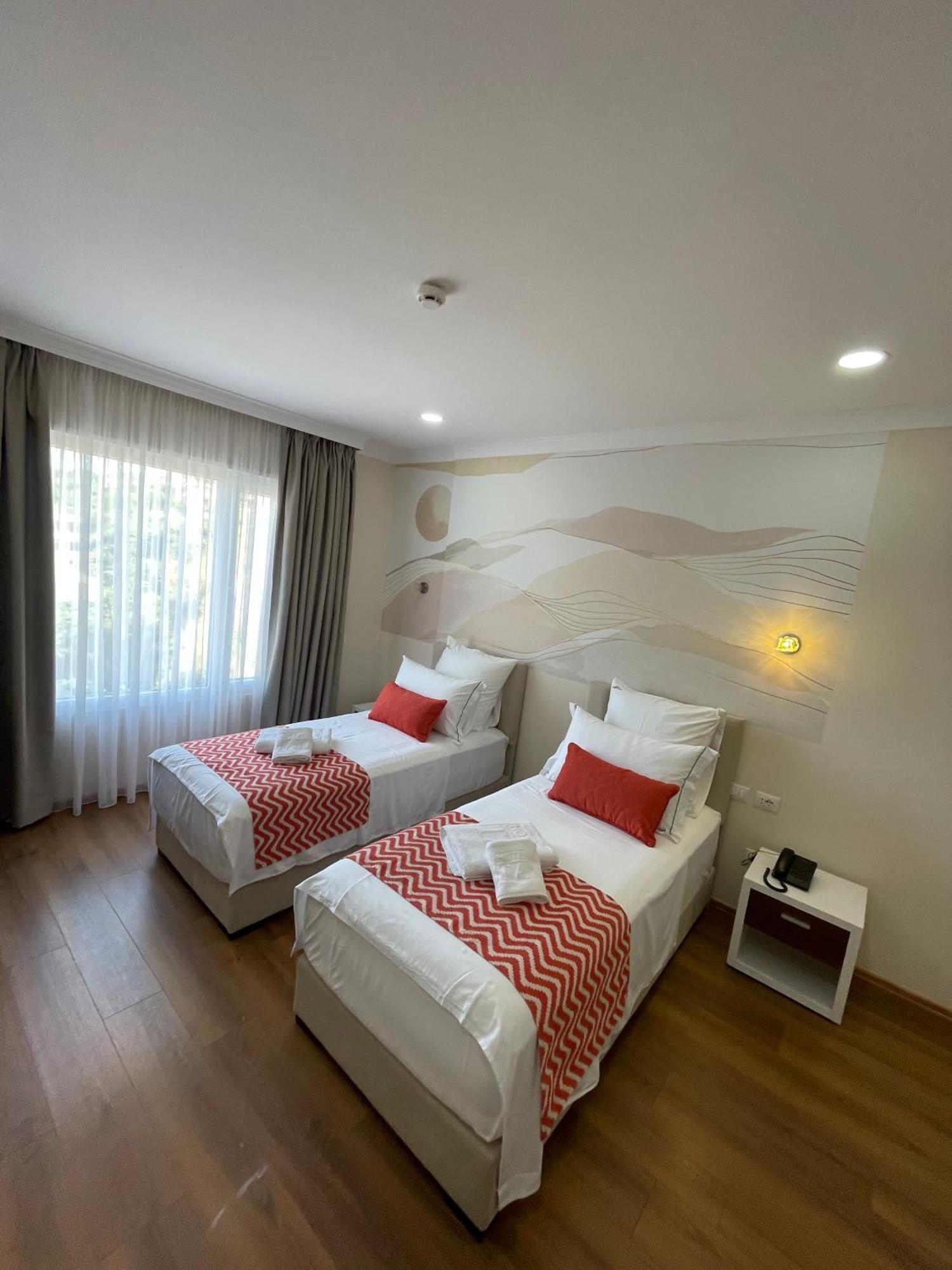 Hotel Britania Vlorë Habitación foto